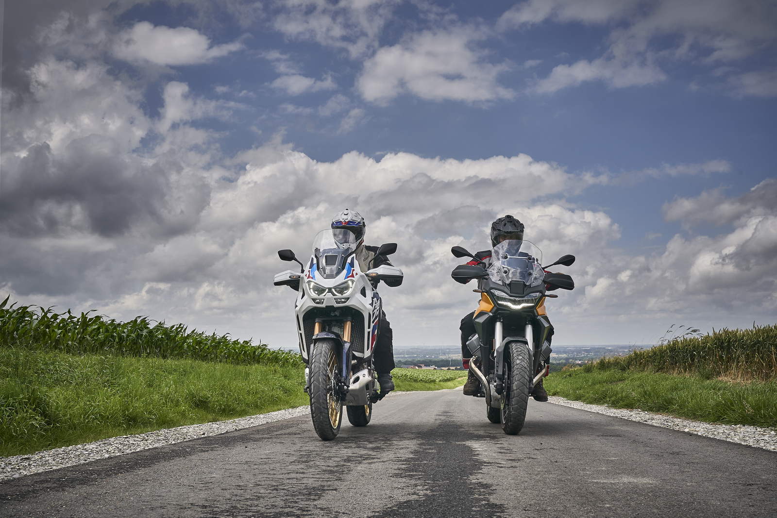 Honda Africa Twin CRF 1100 vs Moto Guzzi Stelvio